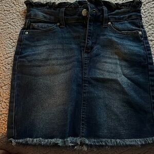 Girls brand new “Joes shay skirt” size 12. Excellent condition..